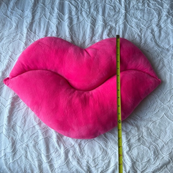 Amazon Pink Lips Shaped Pillow Stitch Down Middle - Picture 3 of 6